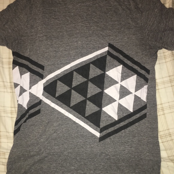 American Eagle Outfitters T-shirt - Picture 1 of 3